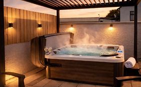 Mournes Hot Tub Retreat, 4-Star Accommodation